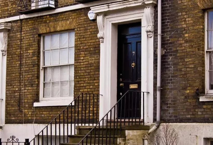 پانسیون No 7 Priory Guest House