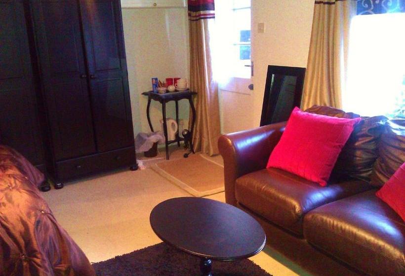 بنسيون No 7 Priory Guest House