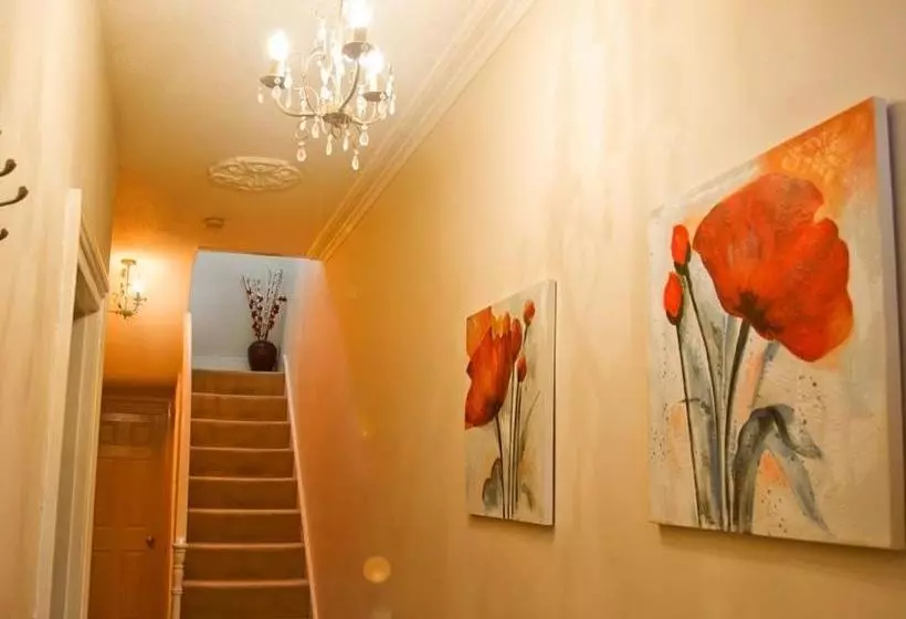 پانسیون No 7 Priory Guest House