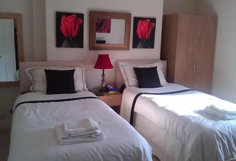 پانسیون No 7 Priory Guest House