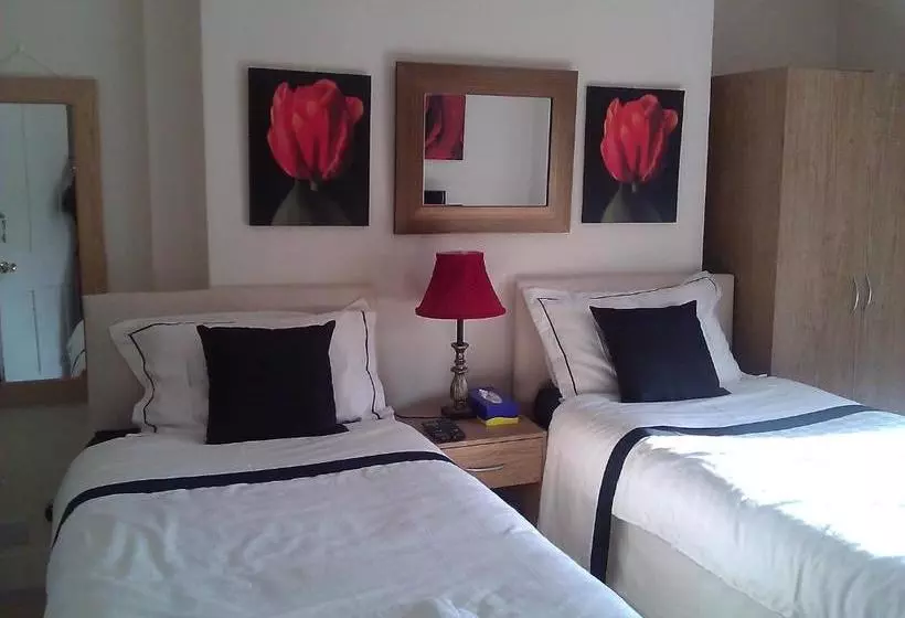 پانسیون No 7 Priory Guest House