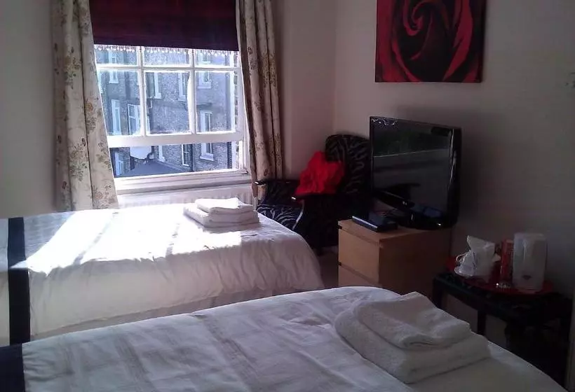 پانسیون No 7 Priory Guest House