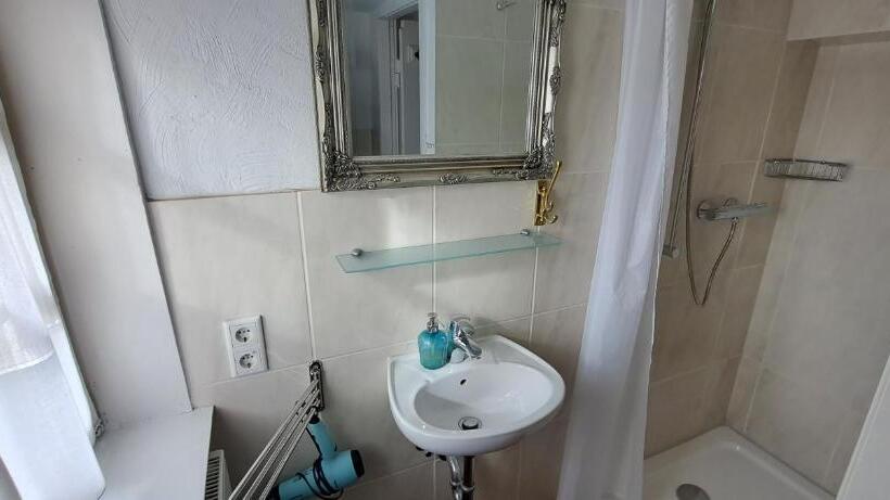 بنسيون Schillers Stadthaus