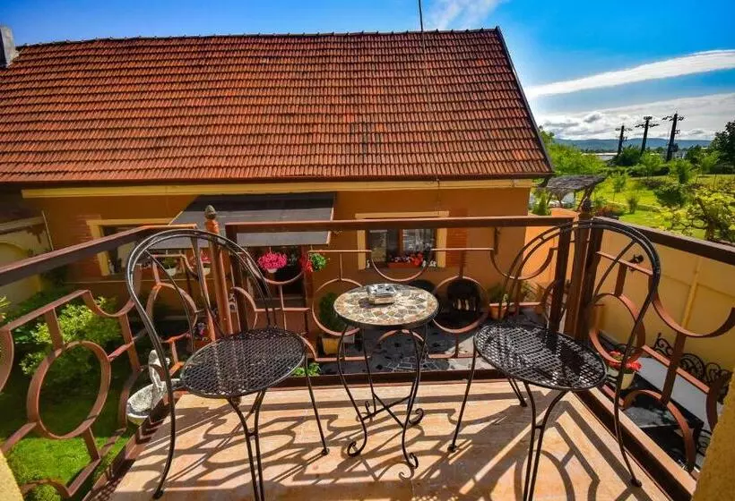 ペンション Vila Sarada Boutique