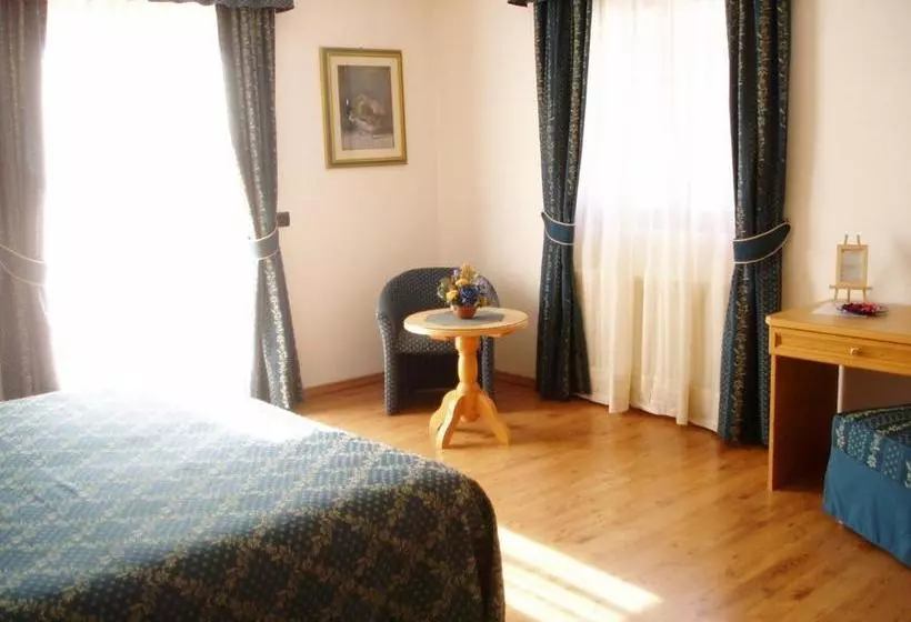 پانسیون Villa Golf