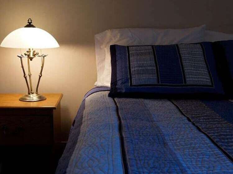 הוסטל Beach Cottage Inn