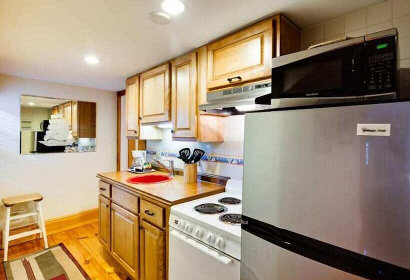 הוסטל Beach Cottage Inn