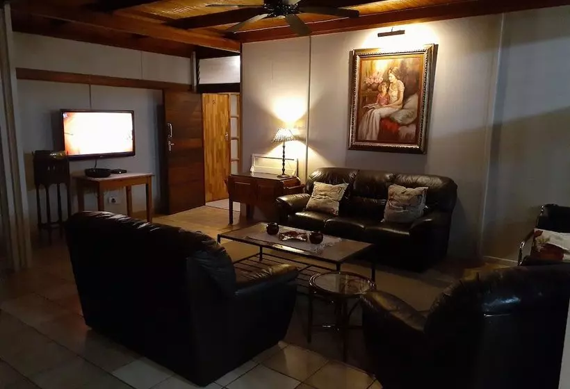 ペンション Komati Guesthouse