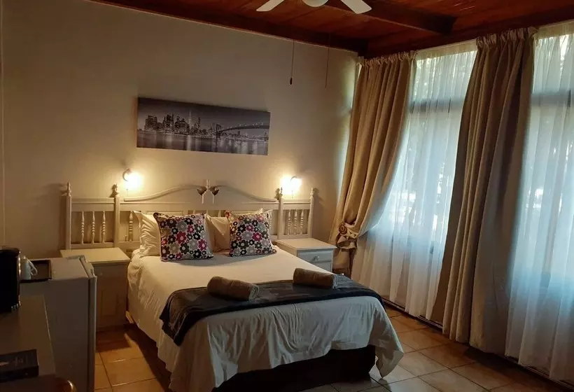 ペンション Komati Guesthouse
