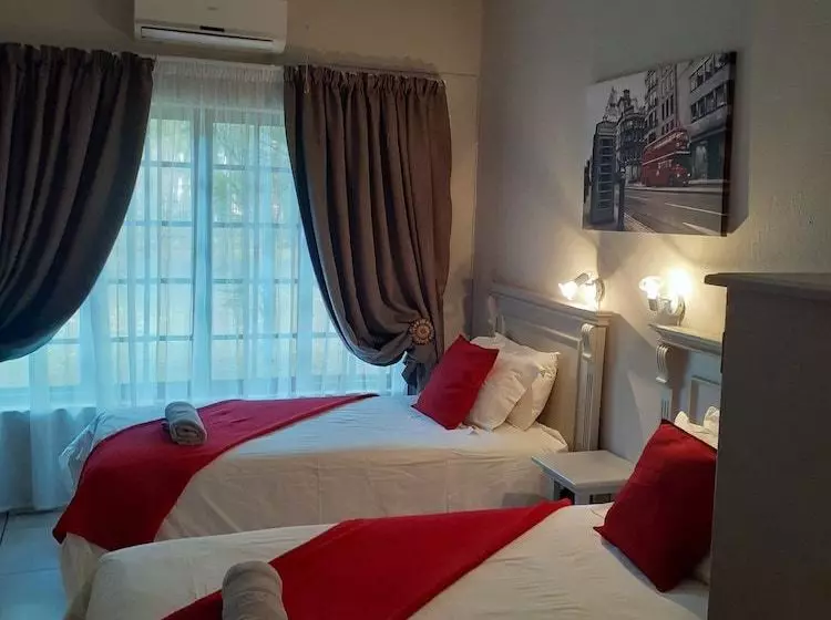 ペンション Komati Guesthouse