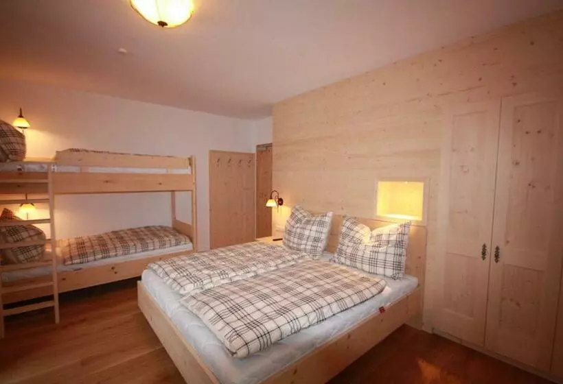 Retkeilymaja Landgasthof Kirchenwirt