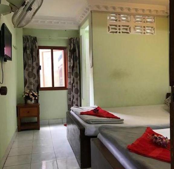 پانسیون #10 Lakeside Guesthouse