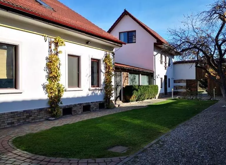 پانسیون Neustadt Villa