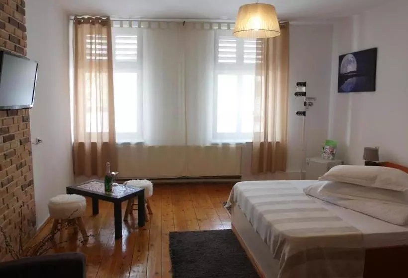 پانسیون Neustadt Villa