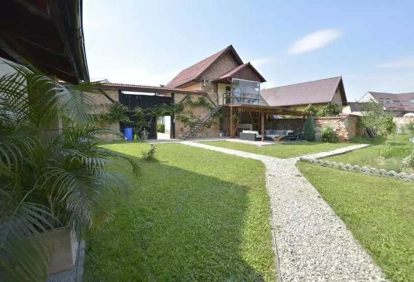 پانسیون Neustadt Villa