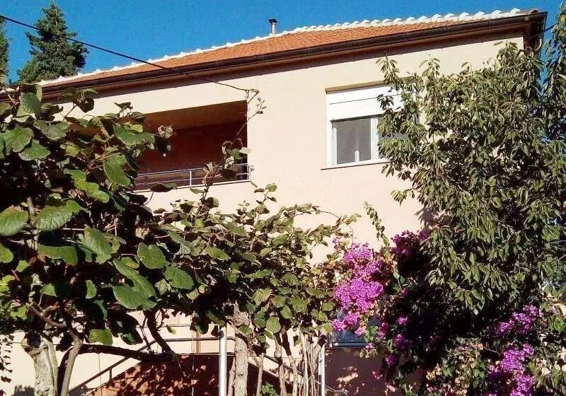 ホテル Apartments Danijel