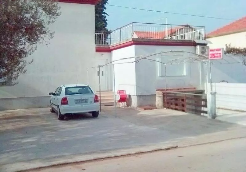 ホテル Apartments Danijel