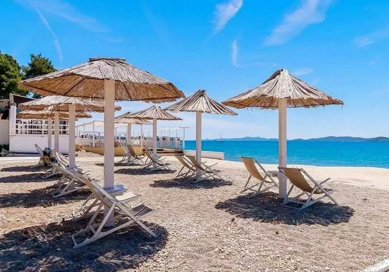 ホテル Apartments Danijel