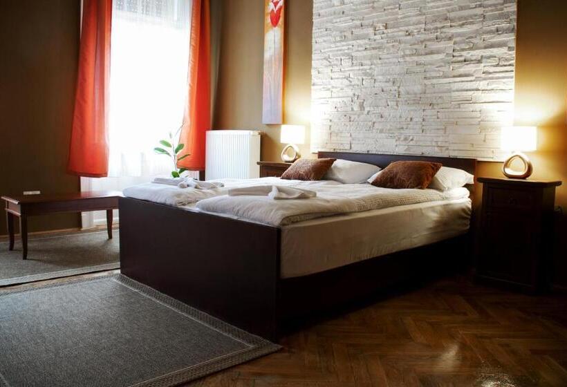 La Pergola & Prestige Panzió