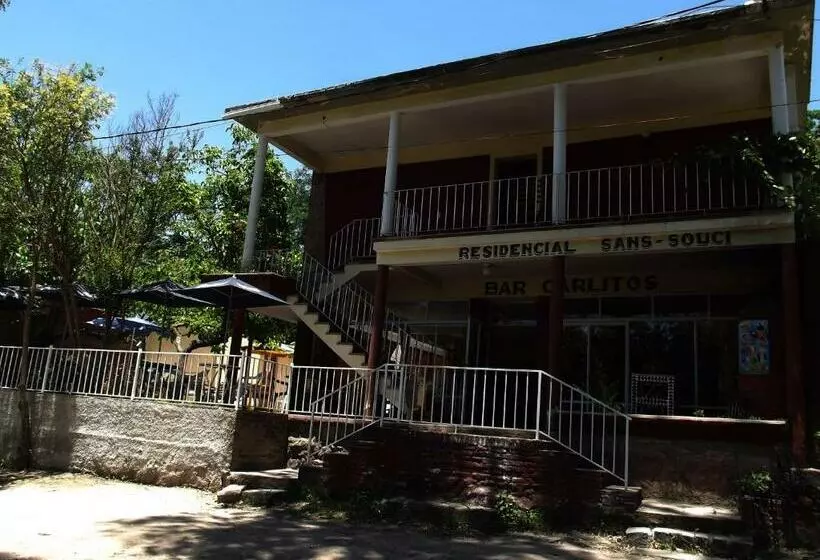 Retkeilymaja Hosteria Sans Souci