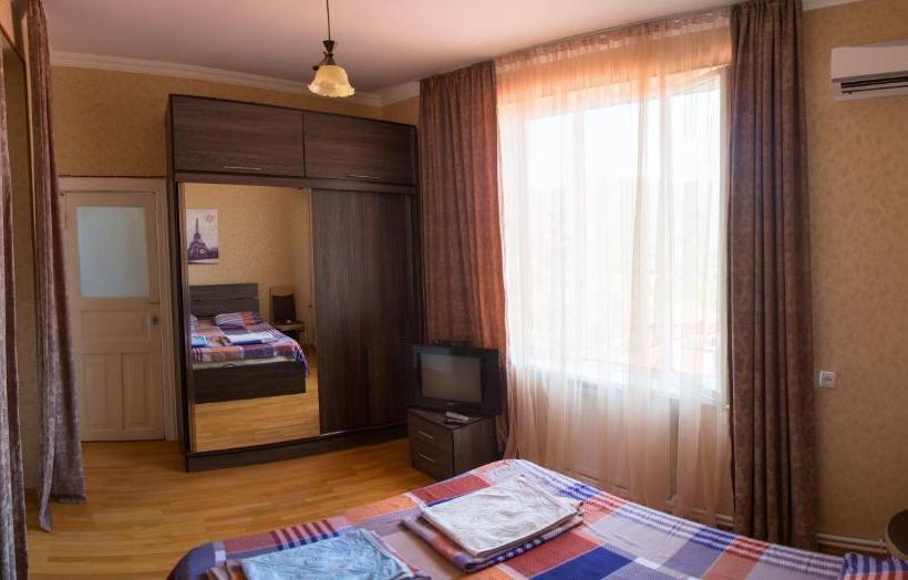 پانسیون Villi's Guest House