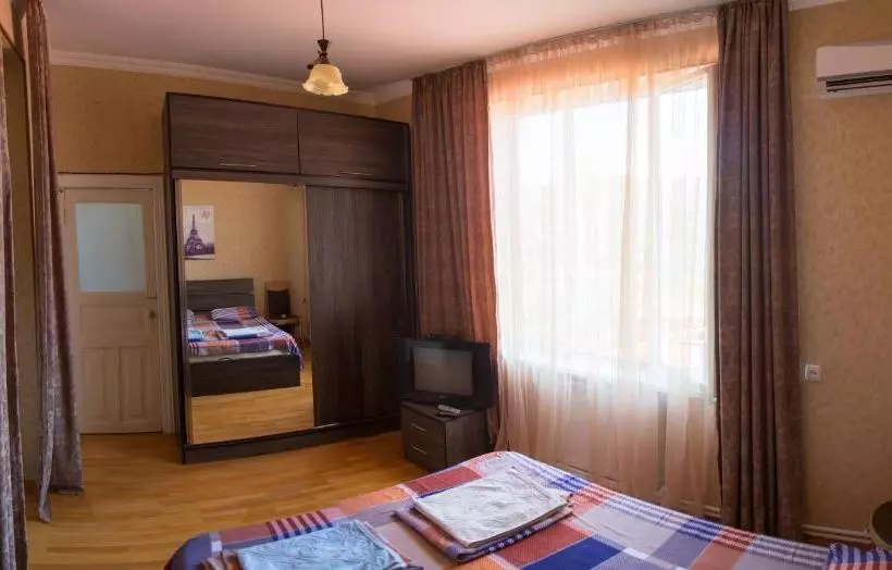 پانسیون Villi's Guest House