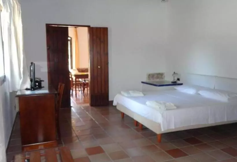 هتل Agriturismo La Taverna