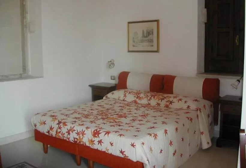 هتل Agriturismo La Taverna