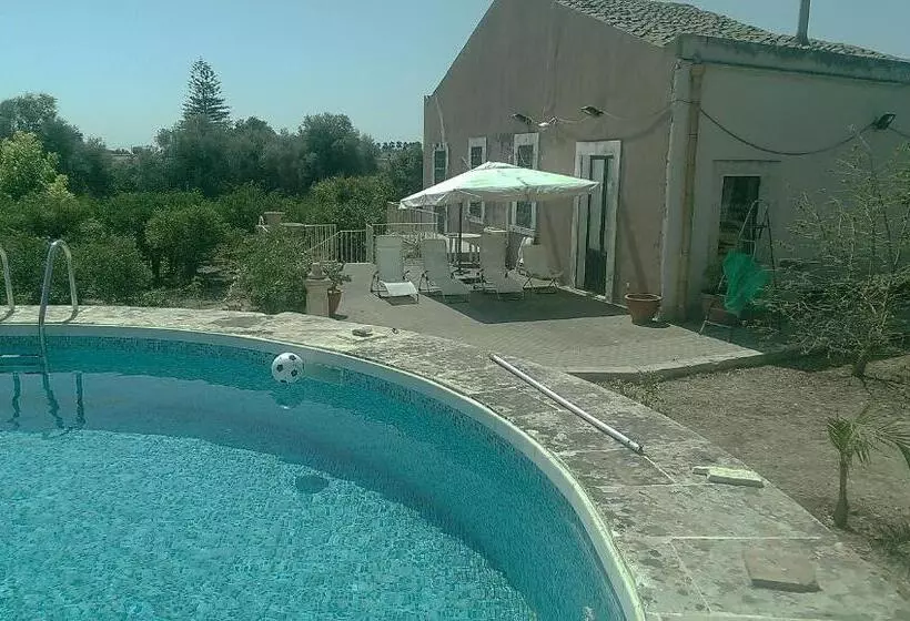 هتل Agriturismo La Taverna