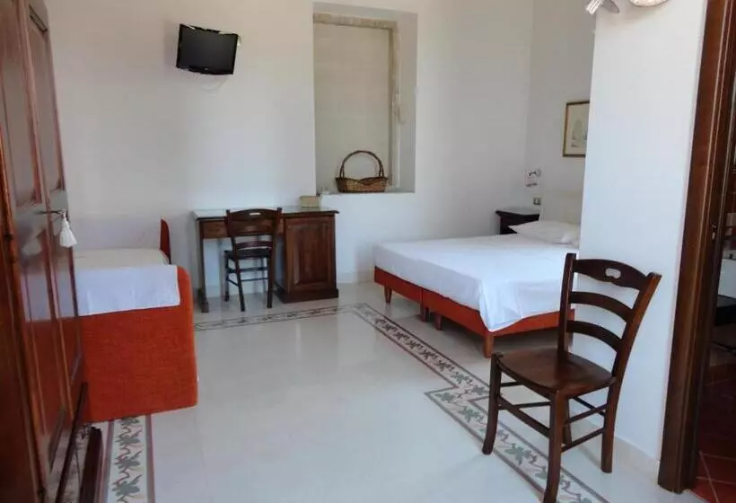 هتل Agriturismo La Taverna