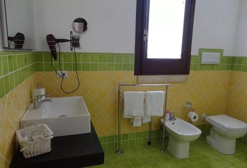 هتل Agriturismo La Taverna