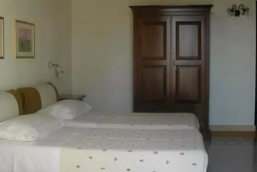 هتل Agriturismo La Taverna
