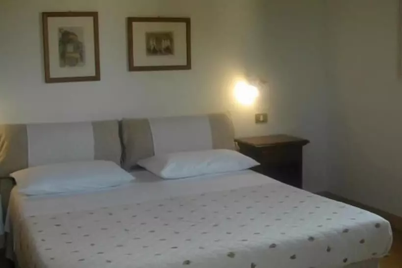 هتل Agriturismo La Taverna