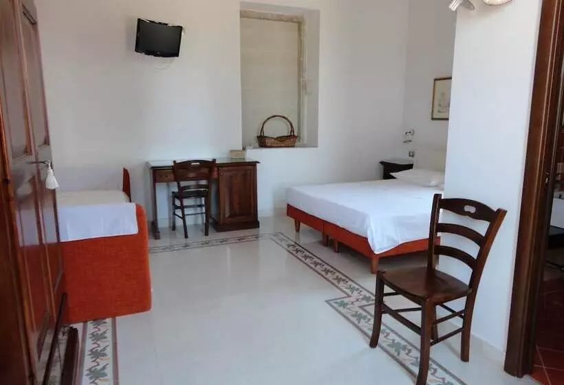 هتل Agriturismo La Taverna