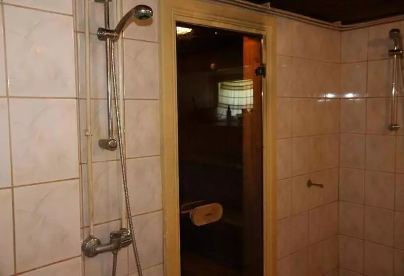 پانسیون Mihkli Guest House