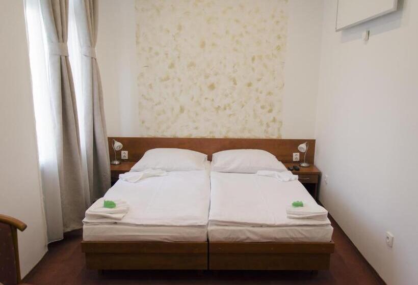 بنسيون Penzion Hacienda Ranchero