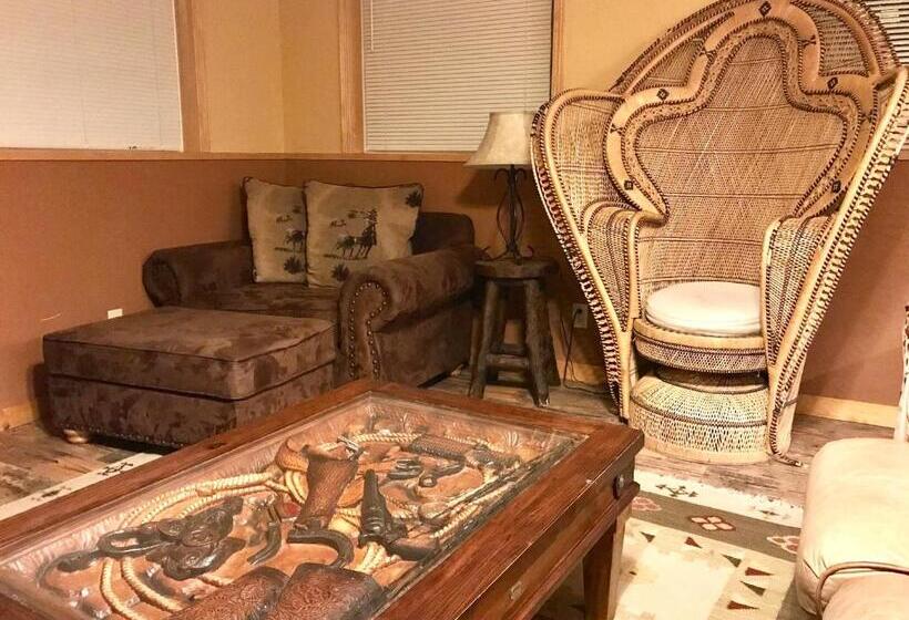 Cowboy's Lodge