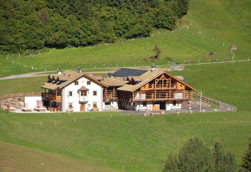 هتل Agritur El Mas