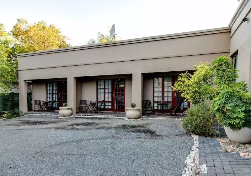 پانسیون The Nightingale Guesthouse