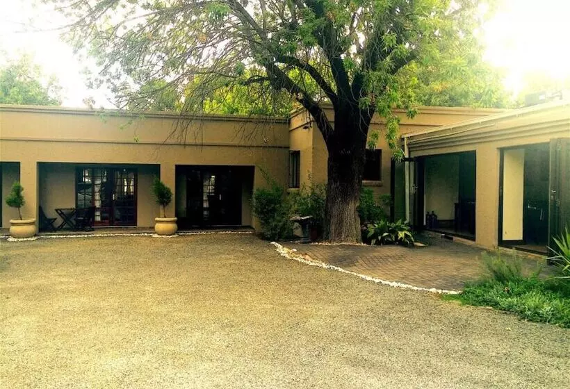 پانسیون The Nightingale Guesthouse