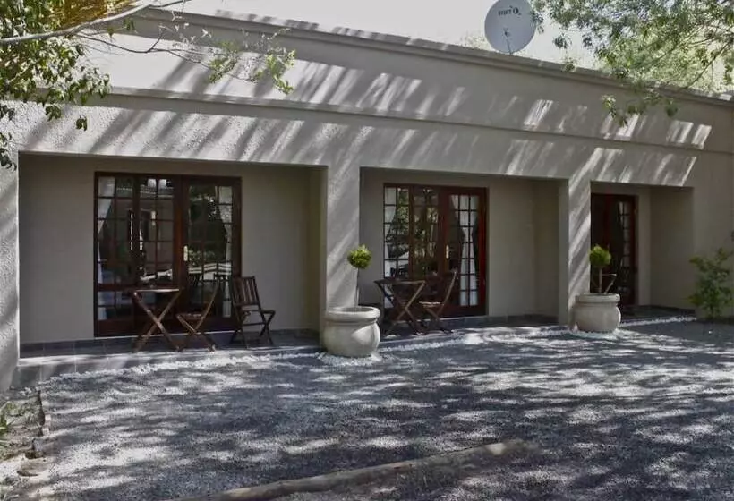 پانسیون The Nightingale Guesthouse
