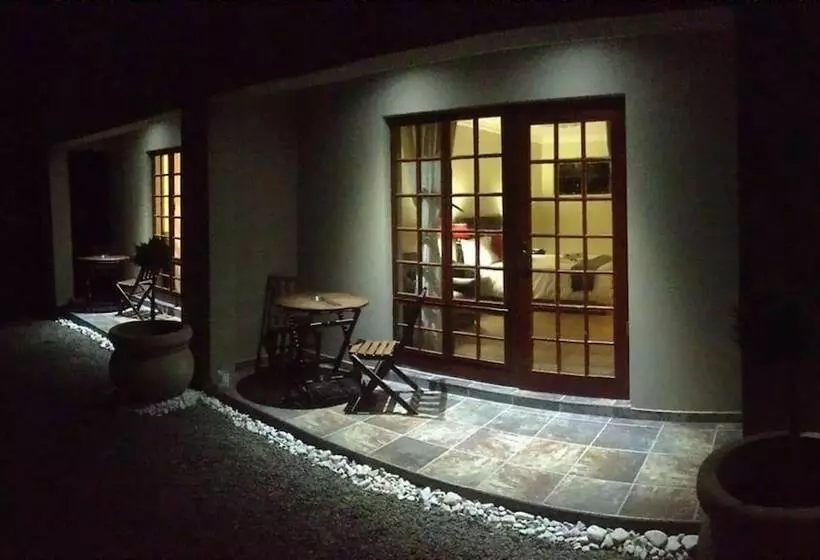 پانسیون The Nightingale Guesthouse
