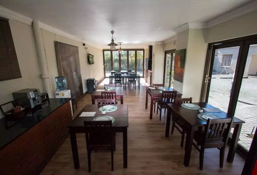 پانسیون The Nightingale Guesthouse