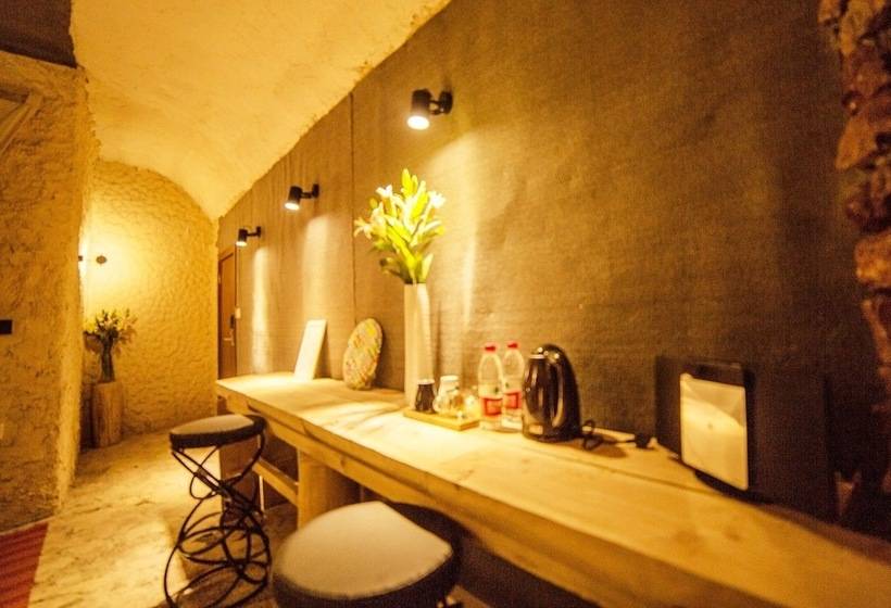 بنسيون Shangri La City Art Stack Forty Seven Other Inn