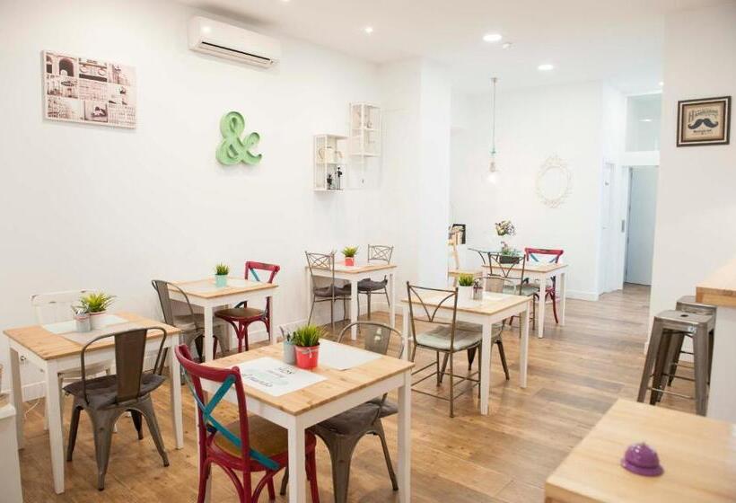 Smile & Co Hostal Boutique