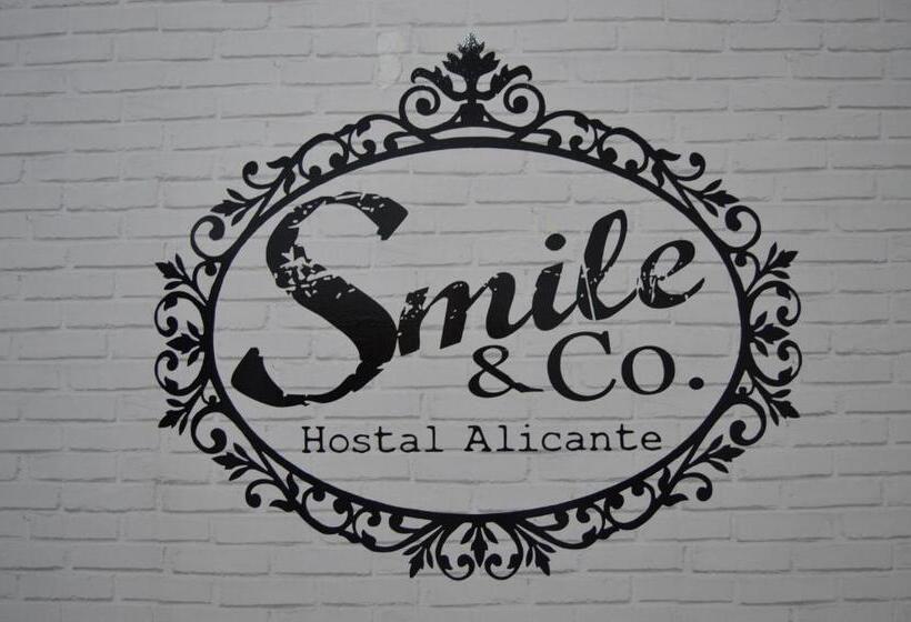 Smile & Co Hostal Boutique