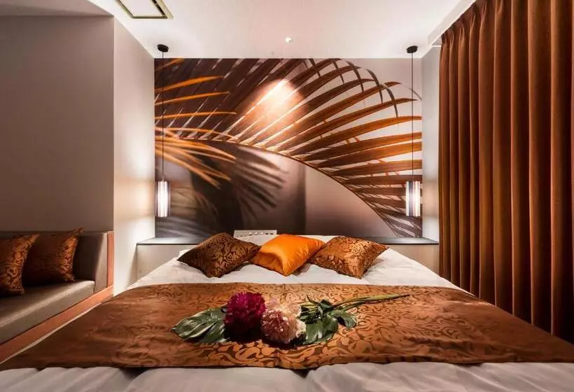 Hotelli Fine   Into The Premlum