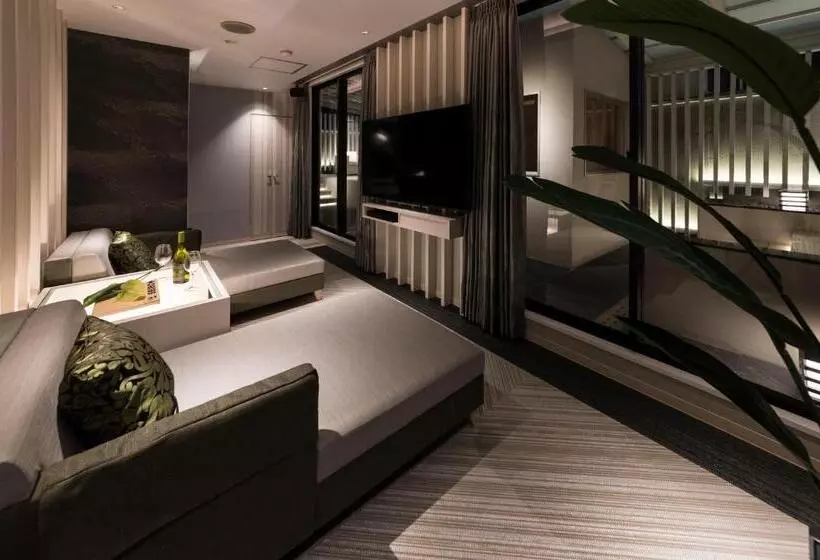 Hotelli Fine   Into The Premlum