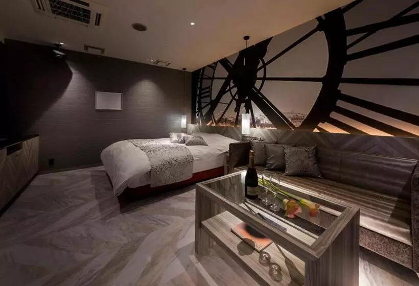 Hotelli Fine   Into The Premlum