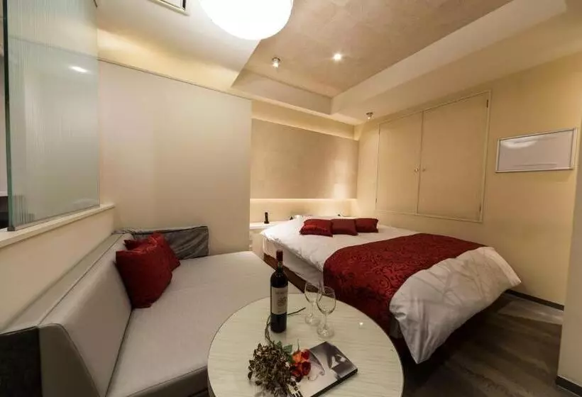 Hotelli Fine   Into The Premlum